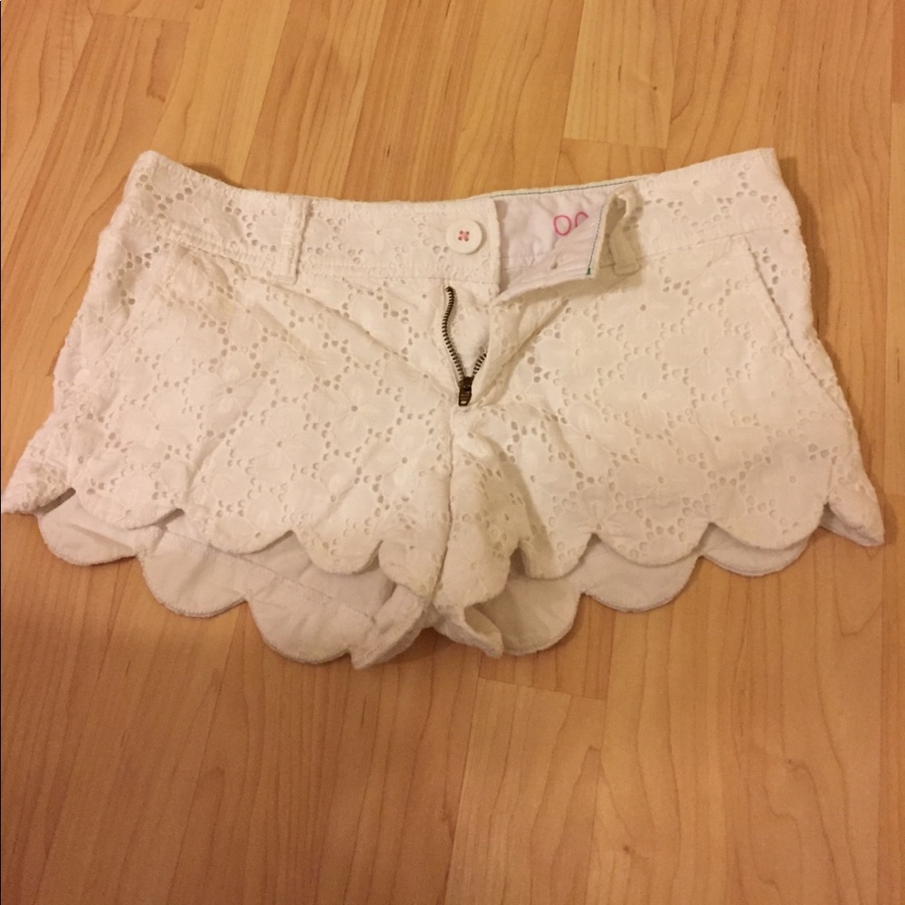 Lilly Pulitzer white scalloped shorts
